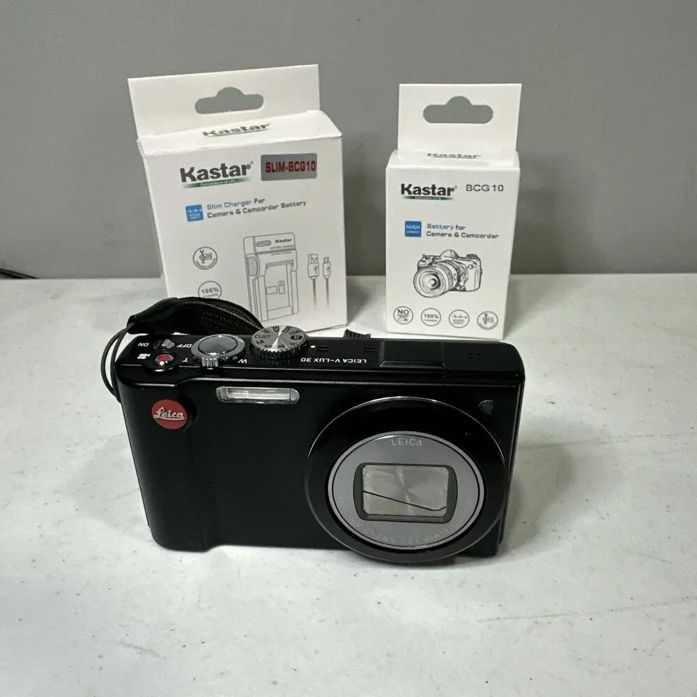 Leica V-Lux 30 14.1MP Compact Digital Camera Used With Battery And Charger